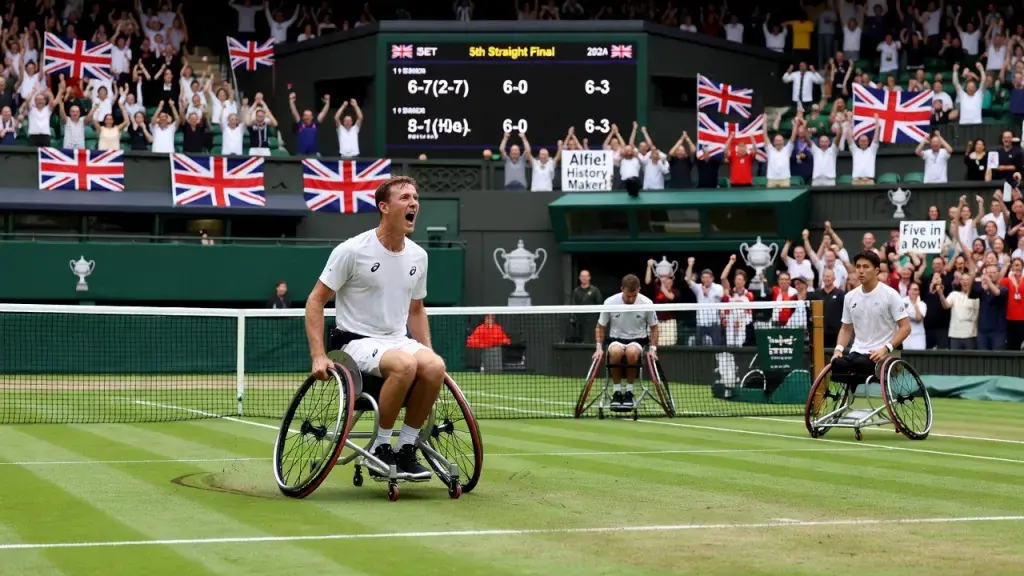 Hewett vira sobre Fernandez e alcança sua quinta final seguida em Wimbledon